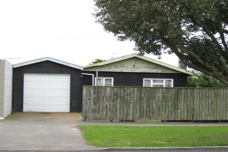 Photo of property in 27 Record Street, Fitzroy, New Plymouth, 4312
