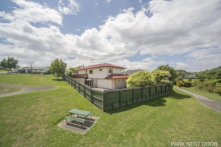 Photo of property in 22 Killygordon Place, Massey, Auckland, 0614
