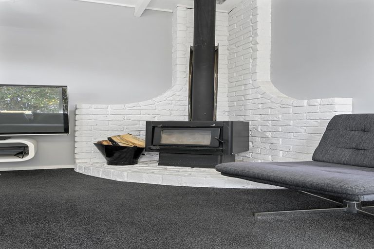 Photo of property in 14 Pitcher Place, Glen Eden, Auckland, 0602