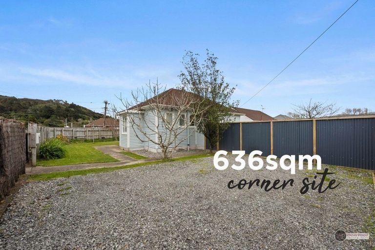 Photo of property in 111 Waddington Drive, Naenae, Lower Hutt, 5011