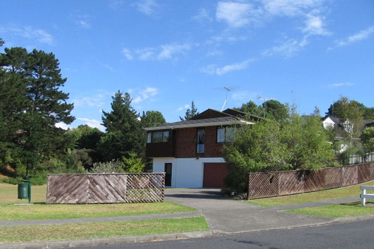 Photo of property in 4 Penguin Drive, Murrays Bay, Auckland, 0630