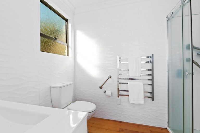 Photo of property in 5 Naera Place, Kawaha Point, Rotorua, 3010