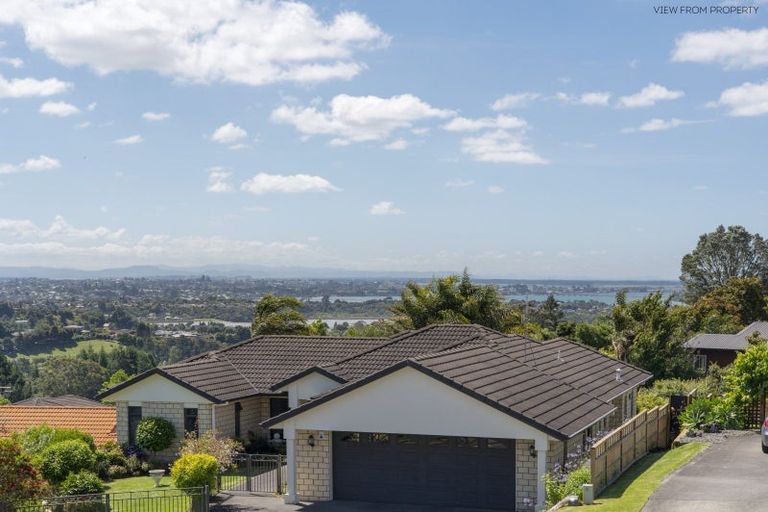 Photo of property in 1 Holcombrooke Lane, Welcome Bay, Tauranga, 3175