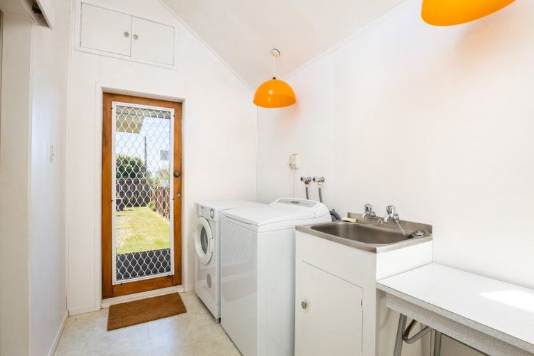 Photo of property in 14 Scott Street, Moturoa, New Plymouth, 4310