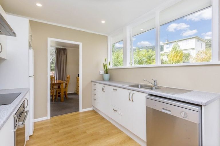 Photo of property in 67 Stokes Valley Road, Stokes Valley, Lower Hutt, 5019