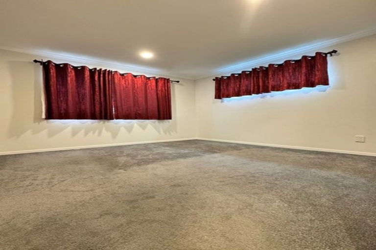 Photo of property in 3 Tuwhare Street, Papakura, 2110