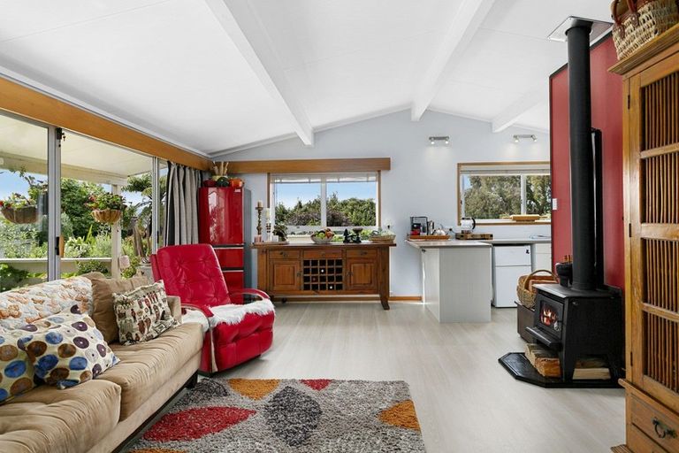 Photo of property in 7b Isobel Street, Acacia Bay, Taupo, 3330