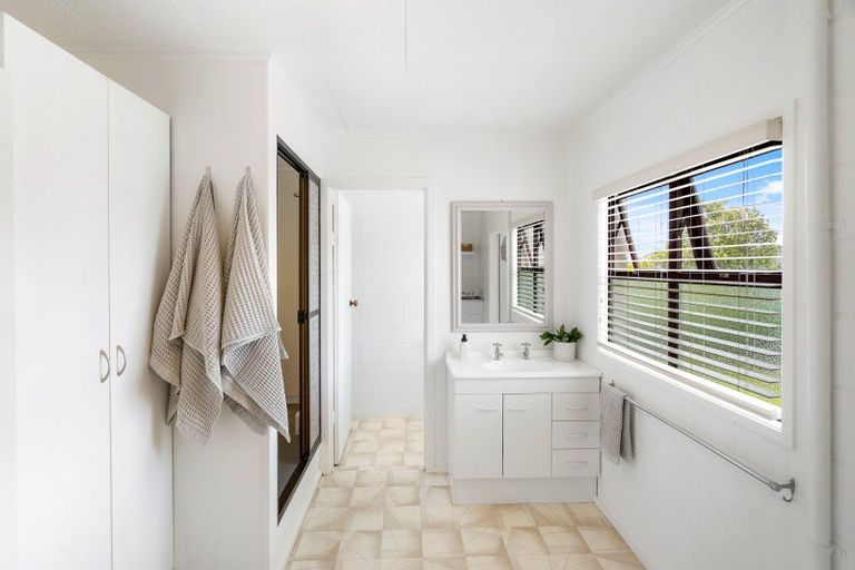 Photo of property in 1 Moana Drive, Mahia, 4198