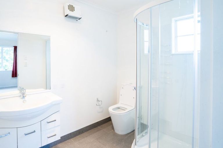 Photo of property in 2 Rosebank Avenue, Kelvin Grove, Palmerston North, 4414