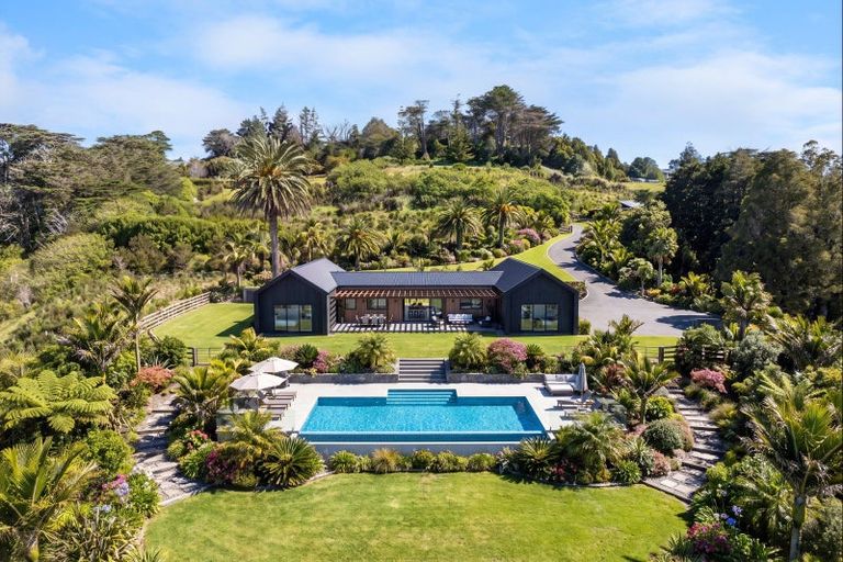 Photo of property in 140e Rodney Road, Whangateau, 0985