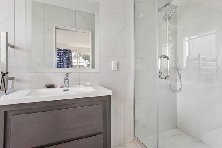 Photo of property in 103 Hutchinsons Road, Bucklands Beach, Auckland, 2014