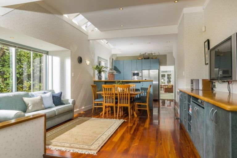 Photo of property in 122 Vauxhall Road, Narrow Neck, Auckland, 0624