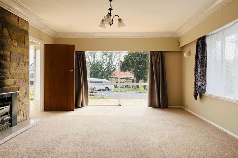 Photo of property in 23 Tirimoana Road, Te Atatu South, Auckland, 0602