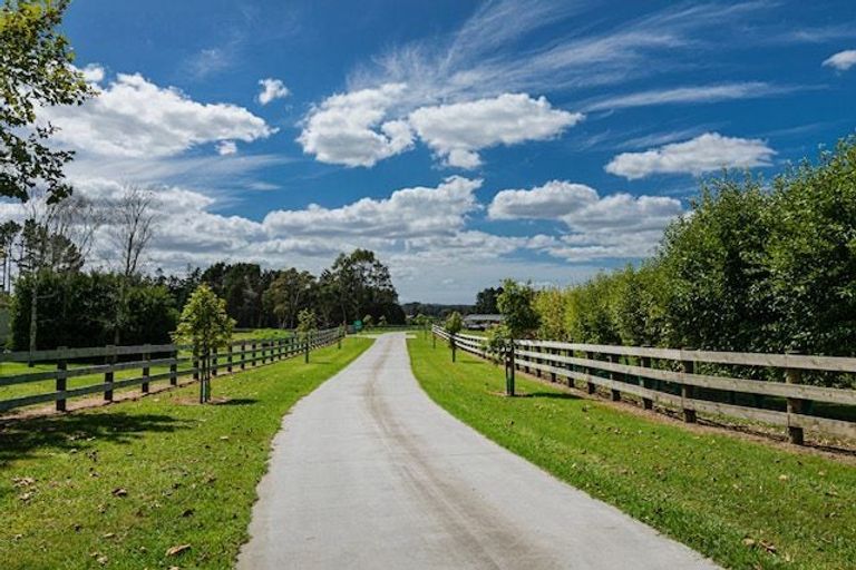 Photo of property in 53 Dysart Lane, Kumeu, 0891