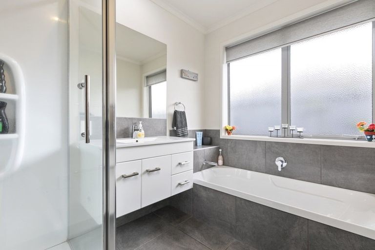 Photo of property in 20 Rainey Crescent, Papamoa Beach, Papamoa, 3118