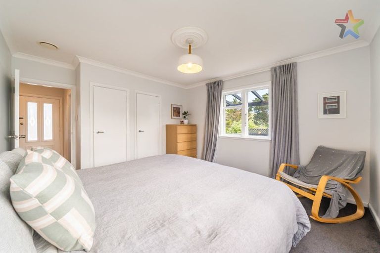Photo of property in 206a Miromiro Road, Normandale, Lower Hutt, 5010