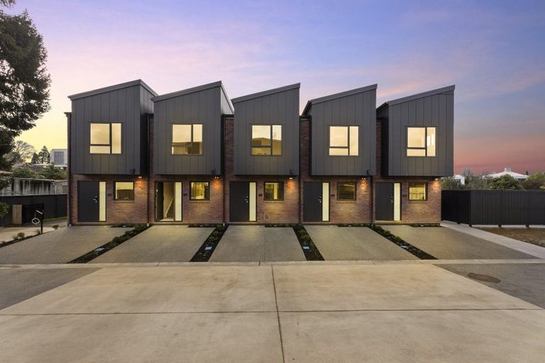 Photo of property in 2/5 Vesty Avenue, Hillcrest, Hamilton, 3216