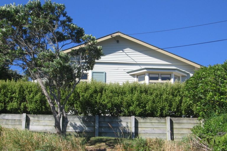 Photo of property in 121 Creswick Terrace, Northland, Wellington, 6012