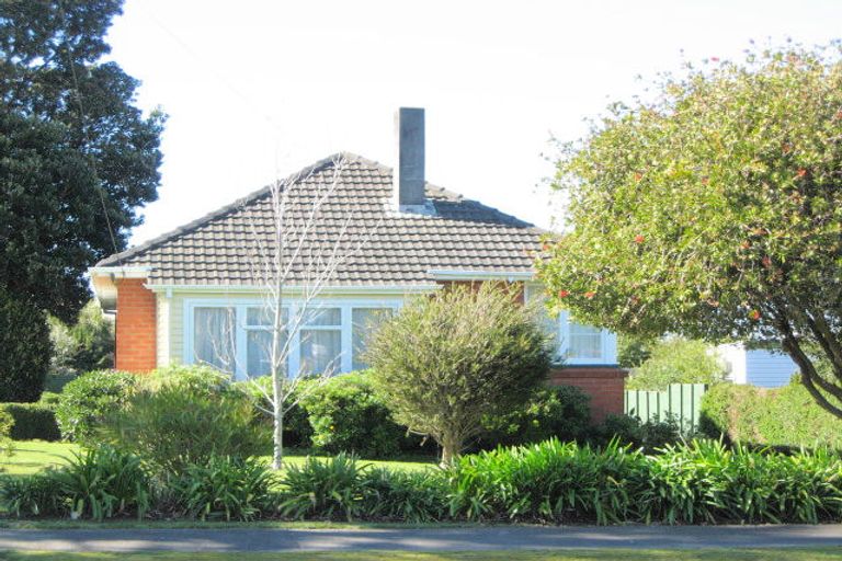 Photo of property in 2 Gordon Crescent, Marton, 4710