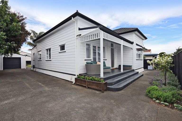 Photo of property in 4 Lamason Street, Greenmeadows, Napier, 4112