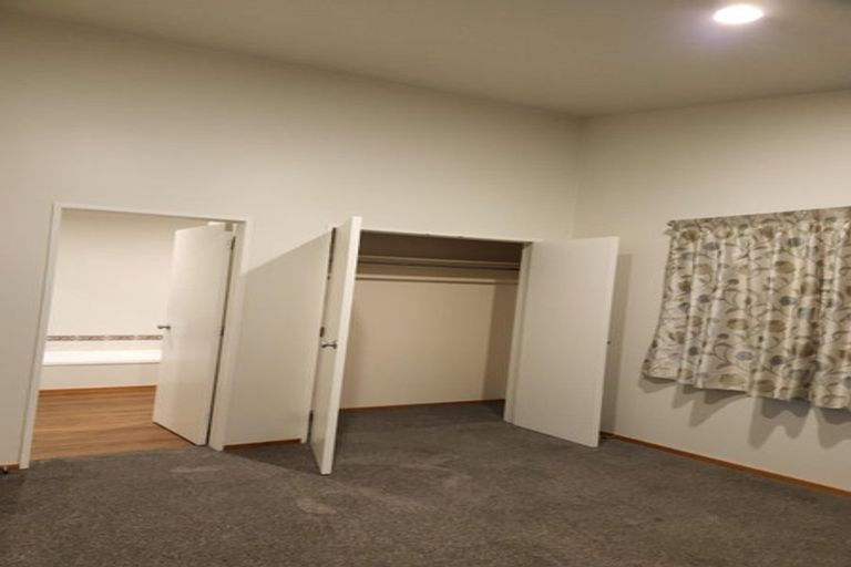 Photo of property in 14 Marina View, Paremata, Porirua, 5026