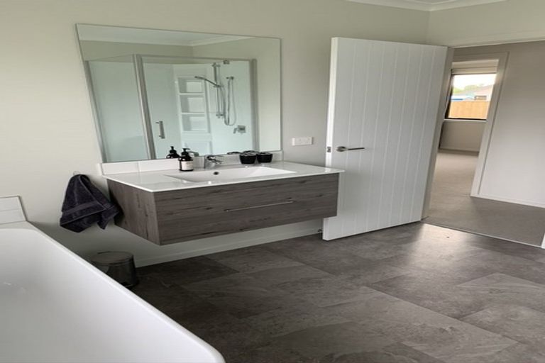 Photo of property in 2 Tarata Grove, Lansdowne, Masterton, 5810