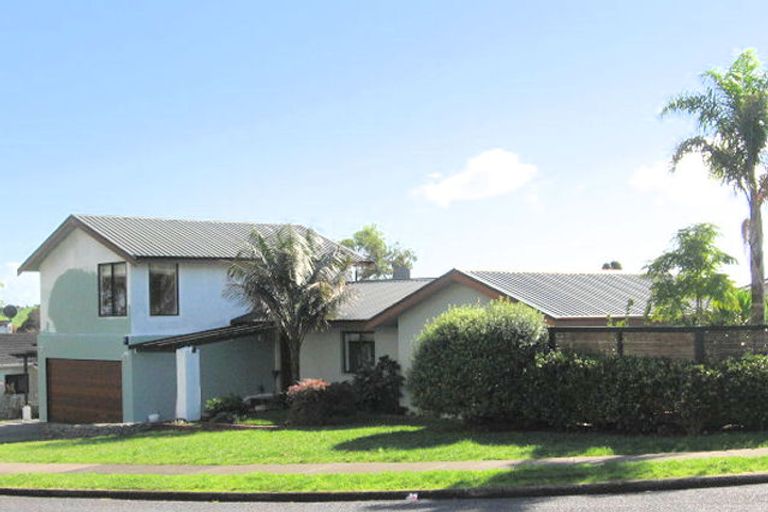 Photo of property in 42 Highland Park Drive, Highland Park, Auckland, 2010