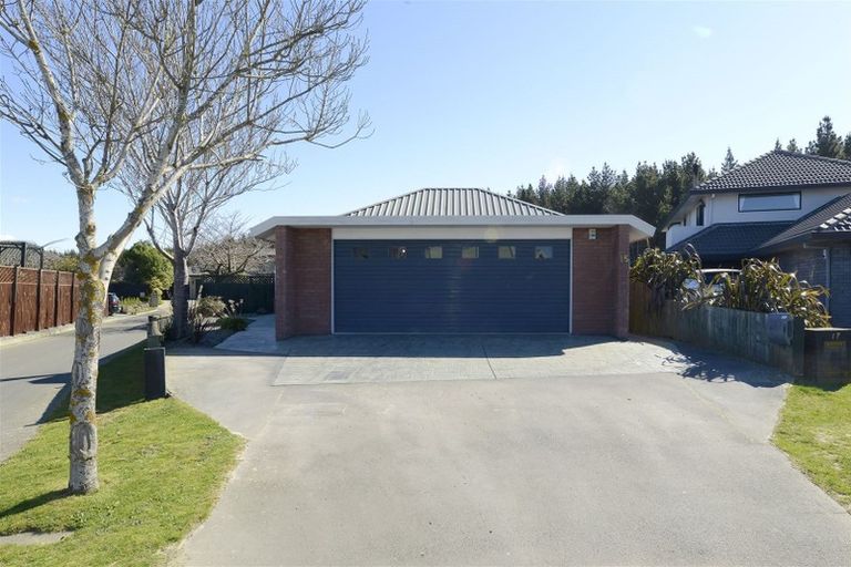 Photo of property in 15 Millcroft Place, Parklands, Christchurch, 8083