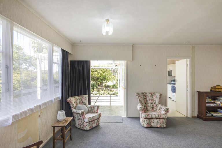 Photo of property in 37 Waterloo Crescent, Hokowhitu, Palmerston North, 4410