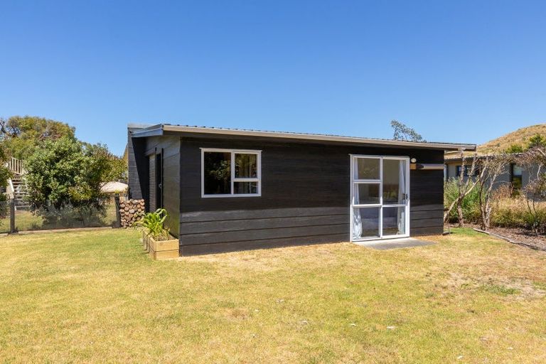 Photo of property in 16 Tamarisk Drive, Riversdale Beach, Masterton, 5872