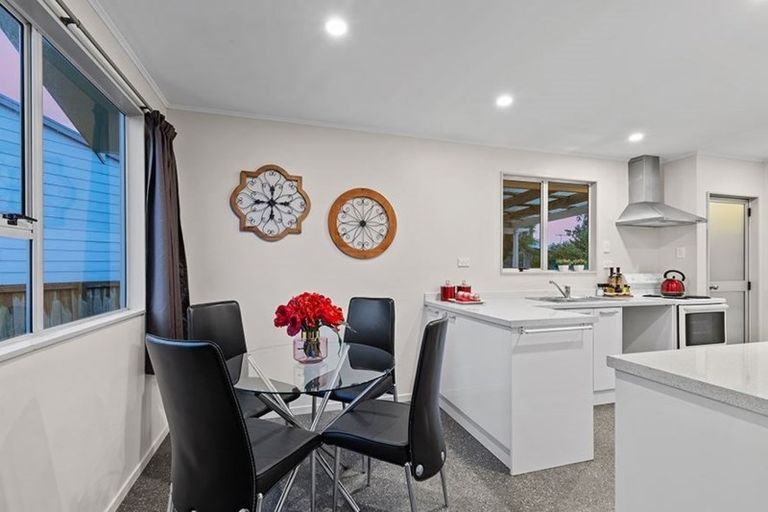 Photo of property in 9 Ohira Place, Henderson, Auckland, 0612