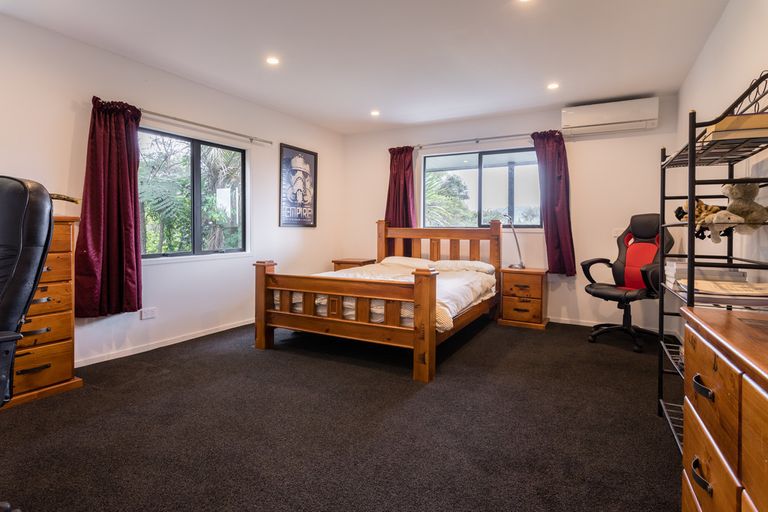 Photo of property in 59 Laingholm Drive, Laingholm, Auckland, 0604