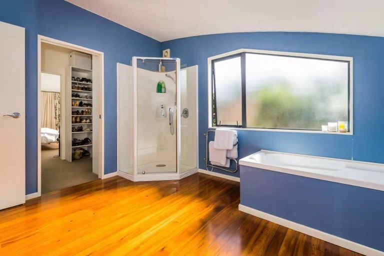 Photo of property in 12 Daldys Bush Lane, Bayview, Auckland, 0629