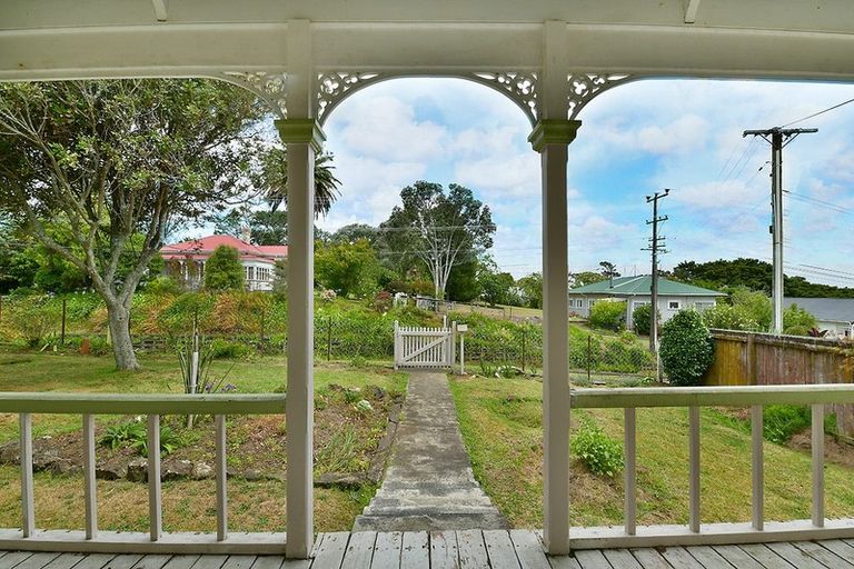 Photo of property in 14 Puriri Street, Helensville, 0800