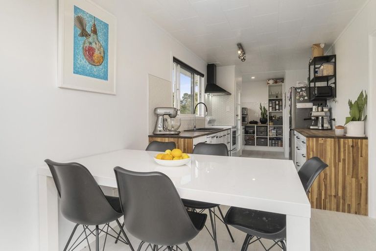 Photo of property in 32 Allington Road, Massey, Auckland, 0614