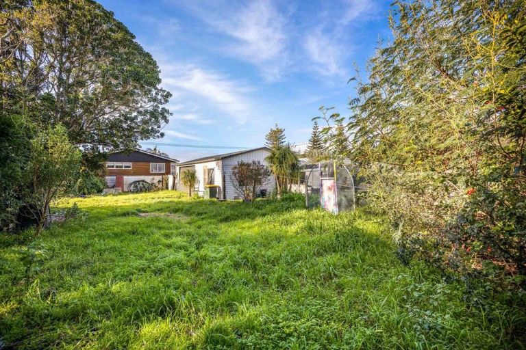 Photo of property in 3 Mcnaughton Street, Waitara, 4320