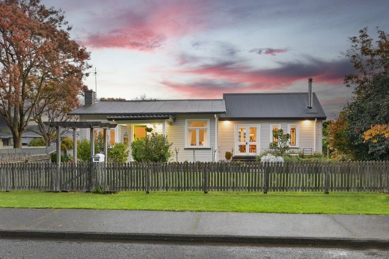 Photo of property in 207 Murdoch Road East, Akina, Hastings, 4122