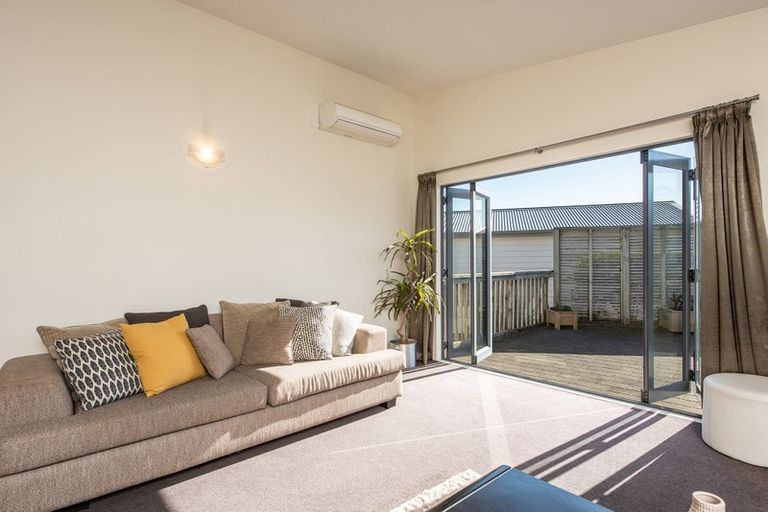 Photo of property in 2 Landsdowne Terrace, Karori, Wellington, 6012