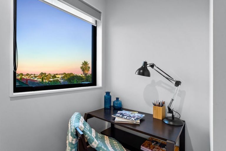 Photo of property in 112b Hutchinson Avenue, New Lynn, Auckland, 0600