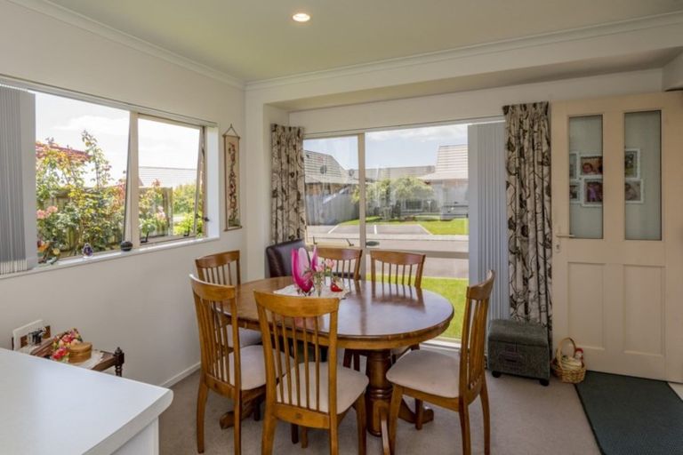 Photo of property in Rangeview Villas, 2/9 Fuller Close, Levin, 5510