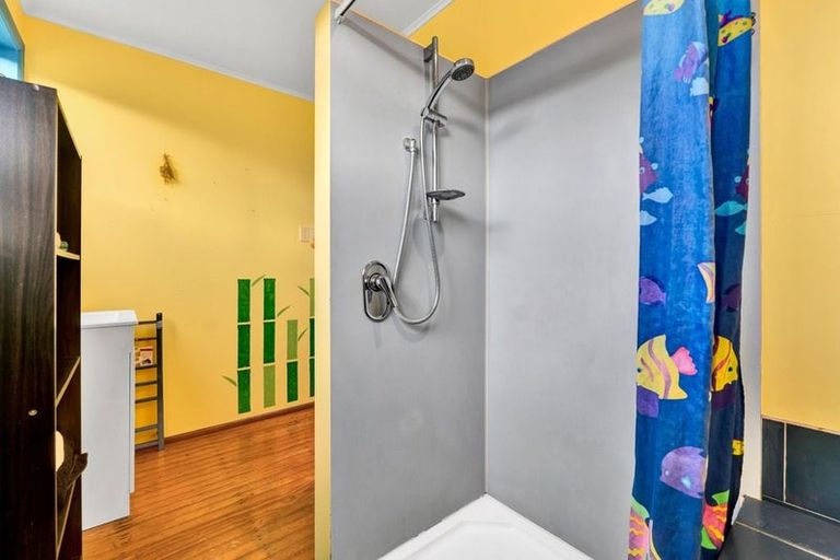 Photo of property in 34 Endeavour Street, Marfell, New Plymouth, 4310