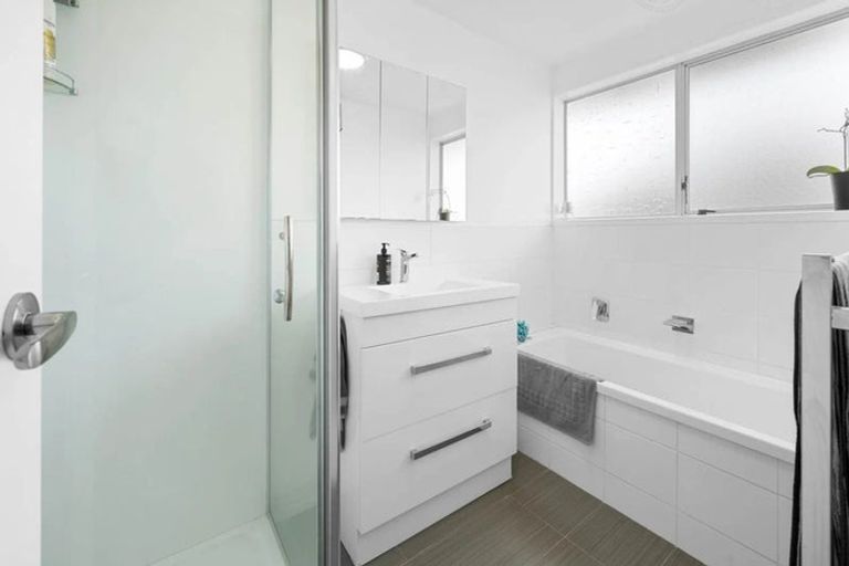 Photo of property in 30 Luton Avenue, Sunnyhills, Auckland, 2010