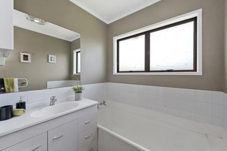 Photo of property in 102 Amanda Avenue, Dinsdale, Hamilton, 3204