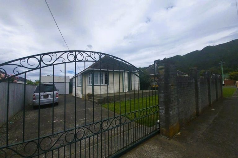 Photo of property in 43 Guthrie Street, Waterloo, Lower Hutt, 5011