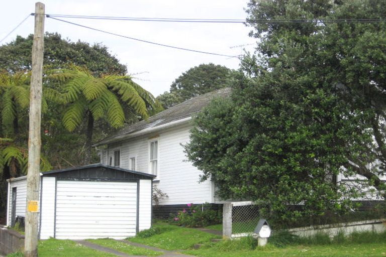 Photo of property in 15 Harbour Street, Moturoa, New Plymouth, 4310