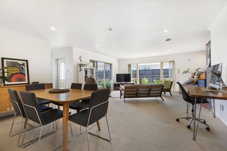 Photo of property in 430a Great South Road, Opaheke, Papakura, 2113