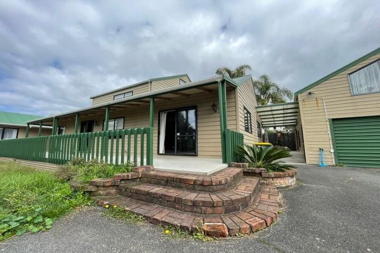 Photo of property in 14 Chablis Place, Henderson, Auckland, 0612