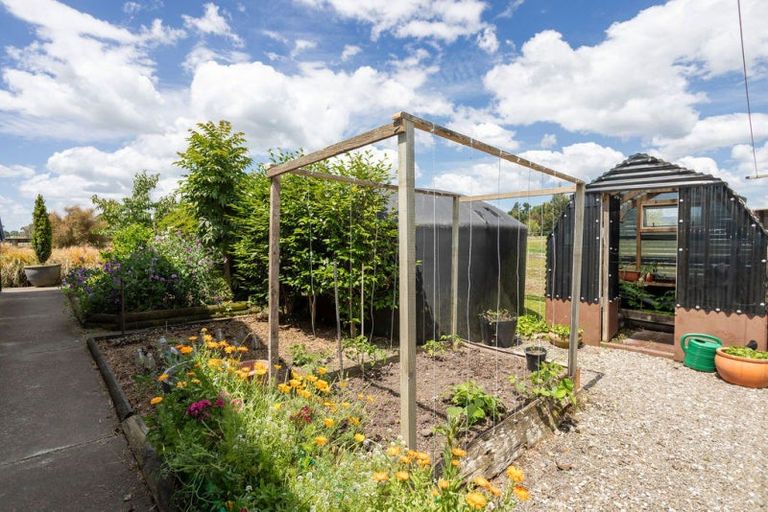 Photo of property in 72 Township Road, Kumeroa, Woodville, 4997