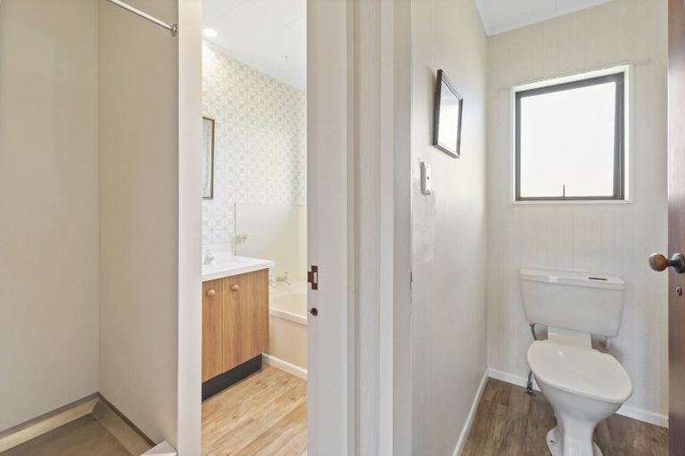 Photo of property in 37 Hicks Crescent, Waikanae Beach, Waikanae, 5036