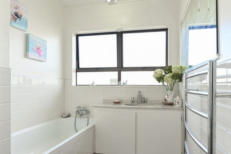 Photo of property in 213 Taradale Road, Pirimai, Napier, 4112